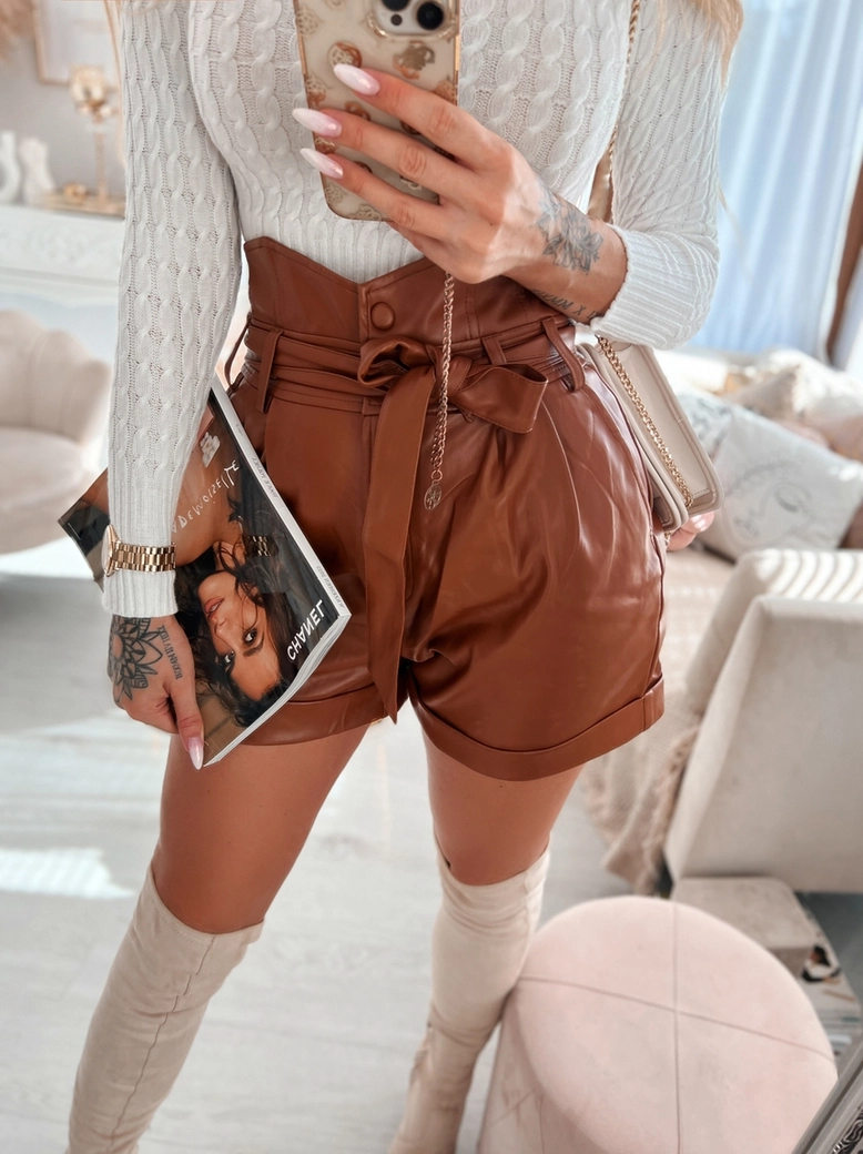 Kozaki muszkieterki beżowe na szpilce I336