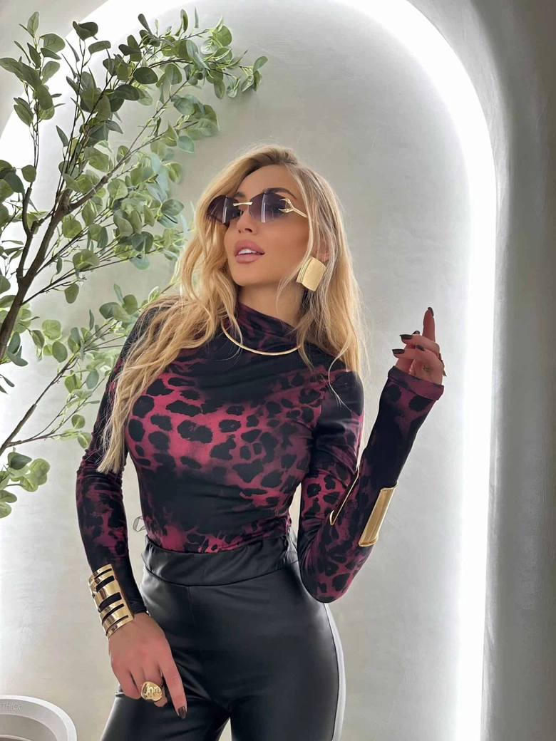 Bluzka SKIN print pantera – czarno-fuksja
