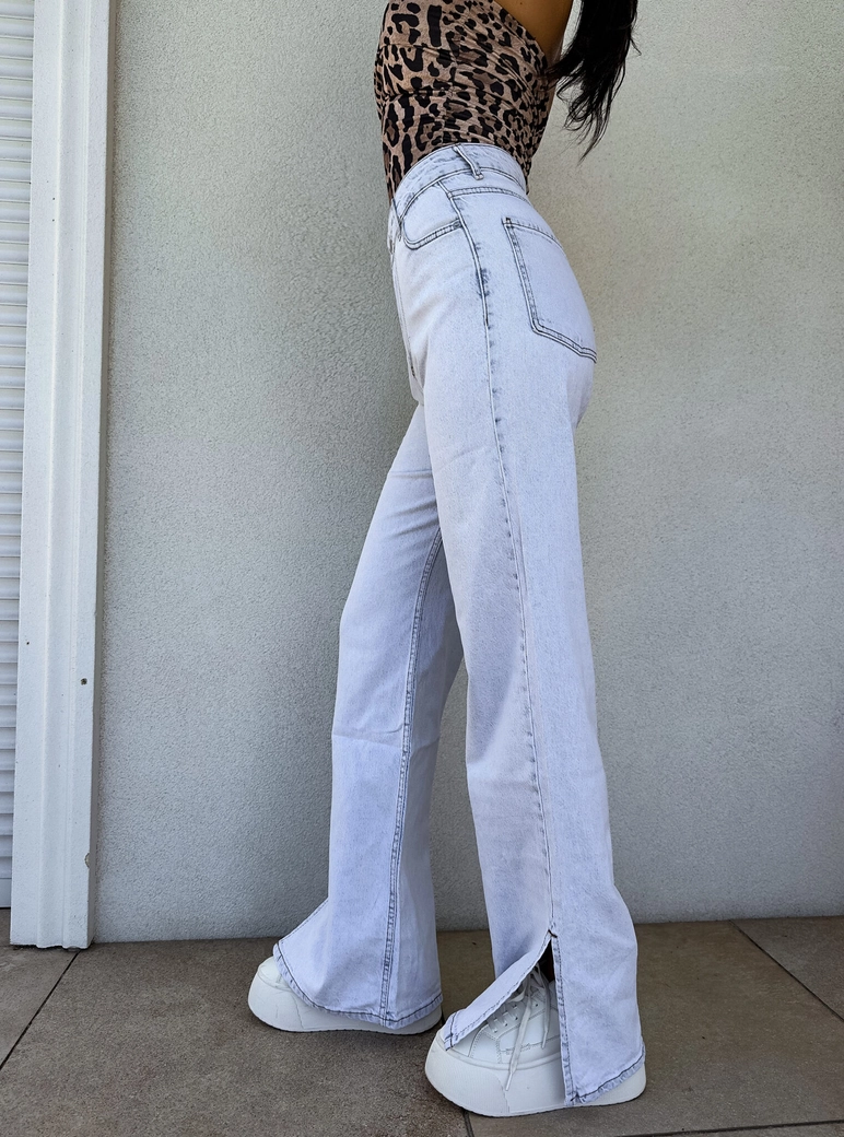 Jeansy MOM FIT FLARED – light jeans