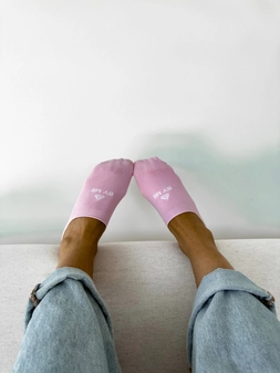 Mikrostopki By Me – różowe z białym logo DOSTĘPNE OD 30.06.2025r.