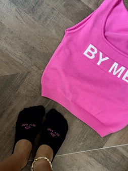 Mikrostopki By Me – czarne z różowym logo