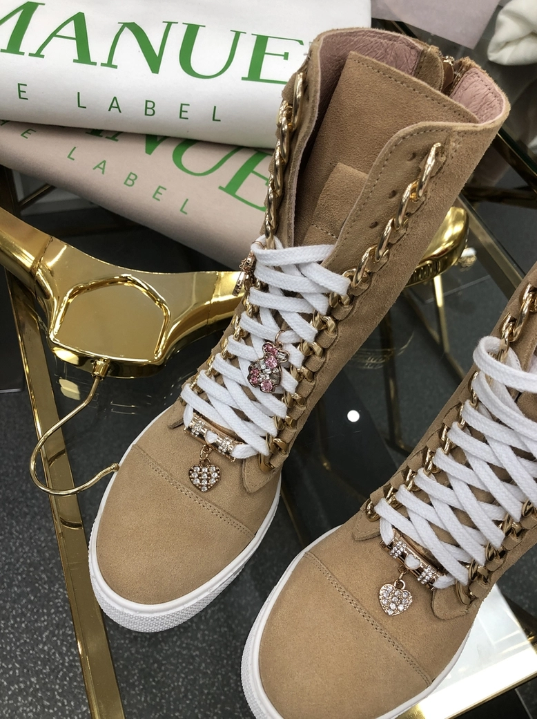 Sneakersy beżowe skórzane ze złotym łańcuszkiem I548