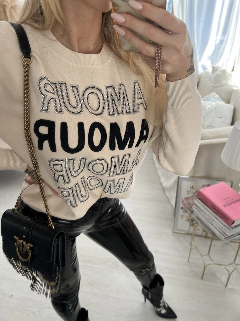 Sweter oversize beżowy z napisami Amour E240