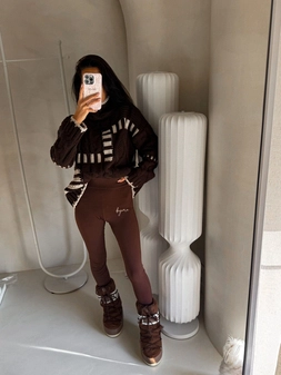 Sweter golf TRAIN – czekoladowo-beżowy