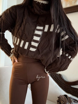 Sweter golf TRAIN – czekoladowo-beżowy