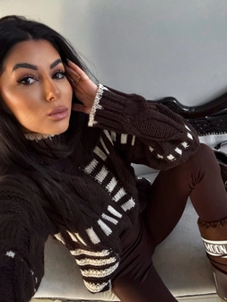 Sweter golf TRAIN – czekoladowo-beżowy