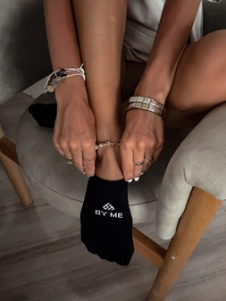 Mikrostopki By Me – czarne z białym logo