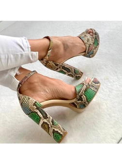 Sandały na słupku wzór wężowy Ria I568