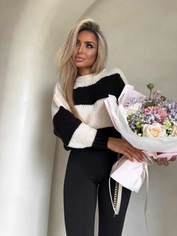 Sweter LEGEND pasy – waniliowo-czarne