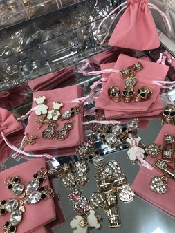 Charms zawieszka ozdoba do butów różowy miś X003