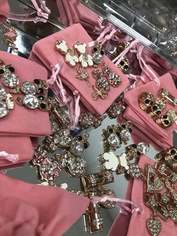 Charms zawieszka ozdoba do butów biały miś X004