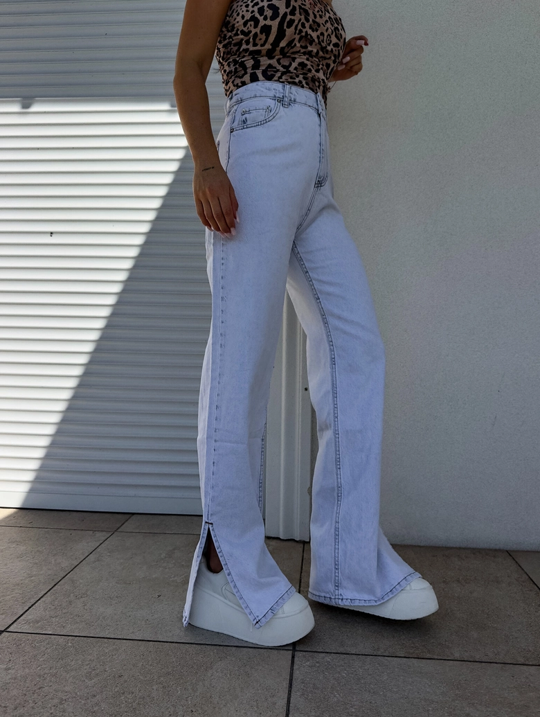 Jeansy MOM FIT FLARED – light jeans