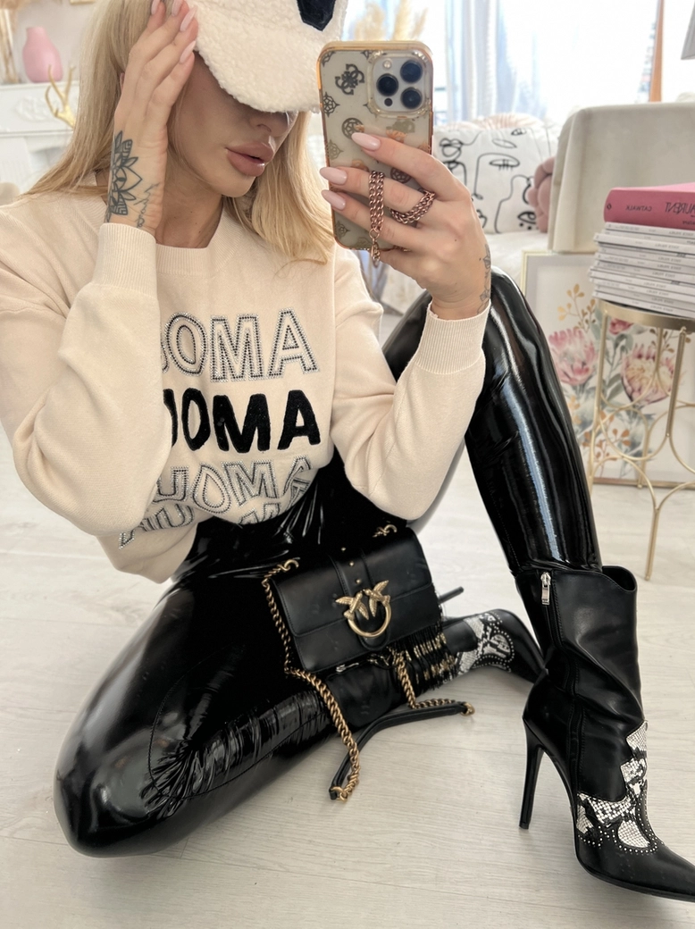 Sweter oversize beżowy z napisami Amour E240