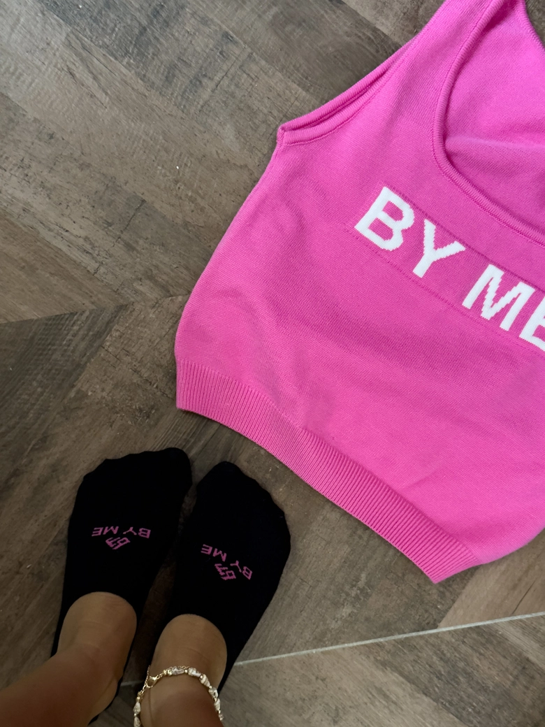 Mikrostopki By Me – czarne z różowym logo