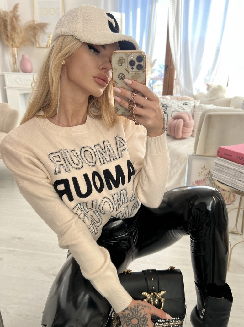 Sweter oversize beżowy z napisami Amour E240