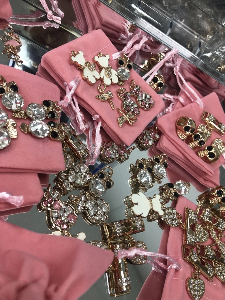 Charms zawieszka ozdoba do butów biały miś X004