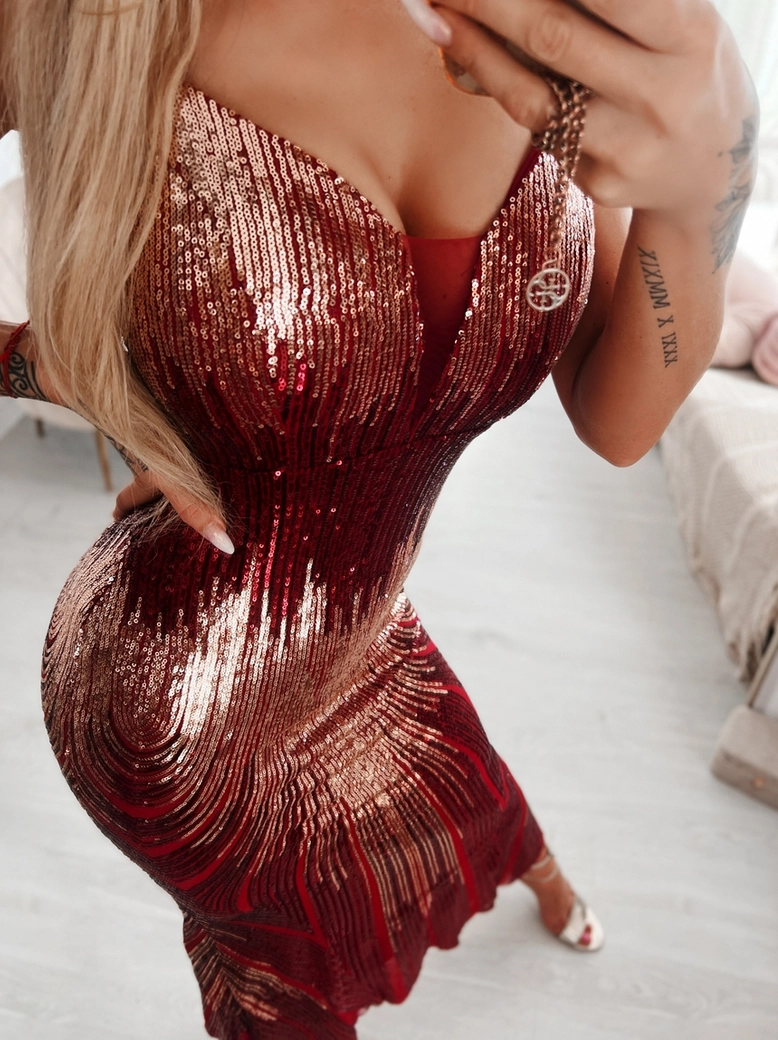 Sukienka długa bordowa na ramiączkach z szampańskimi i bordowymi cekinami A1531
