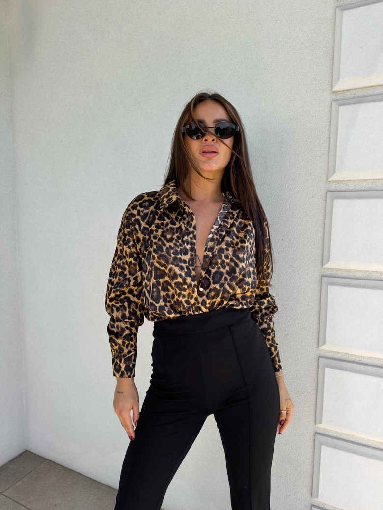 Koszula OVER AUTUMN print pantera – beżowo-czekoladowy O17149