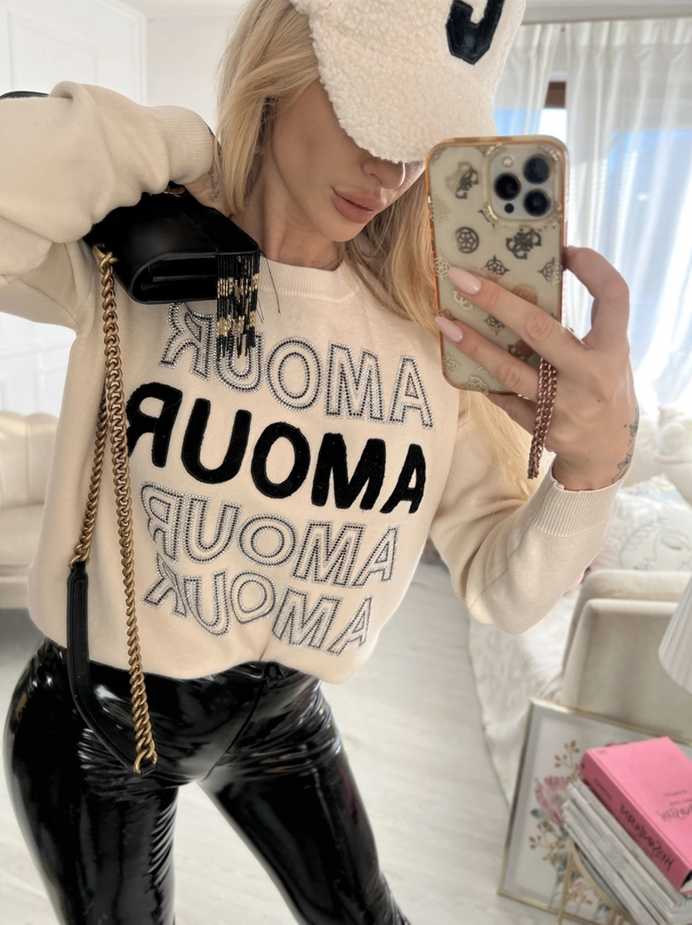 Sweter oversize beżowy z napisami Amour E240