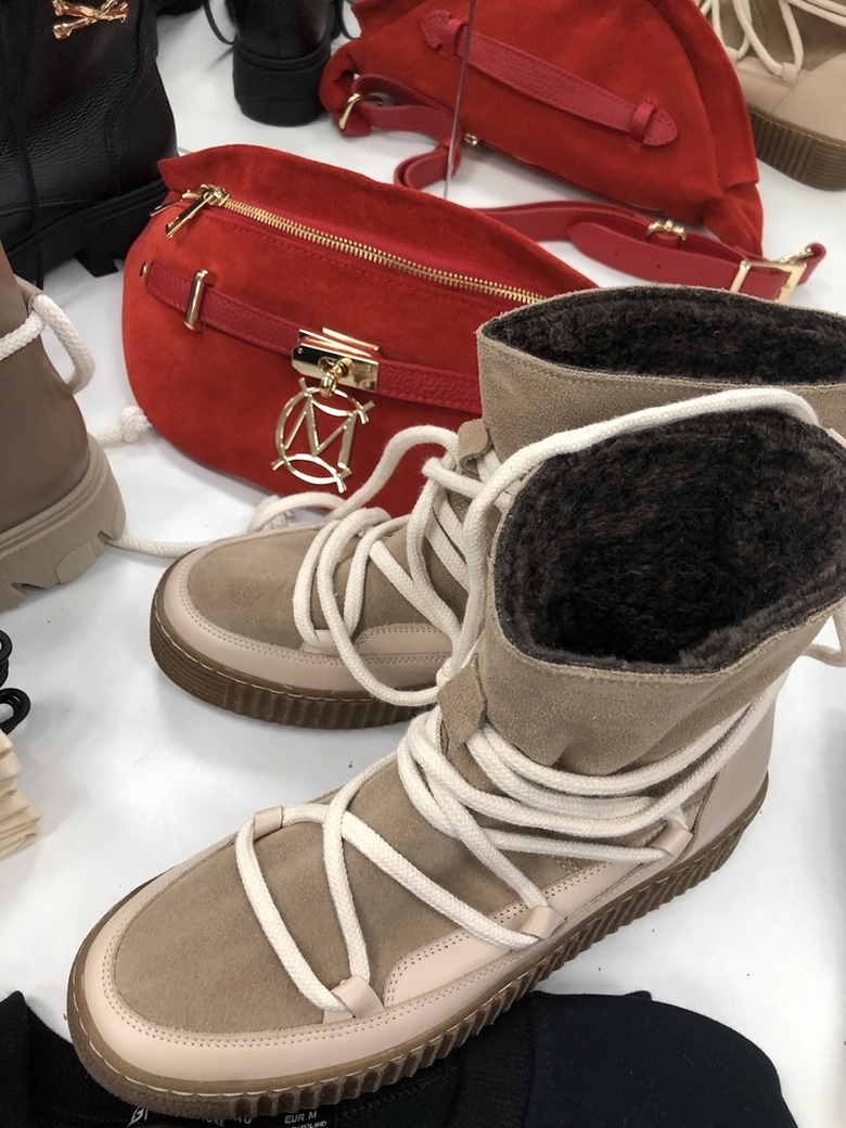 Śniegowce beżowe z wiązaniem I404