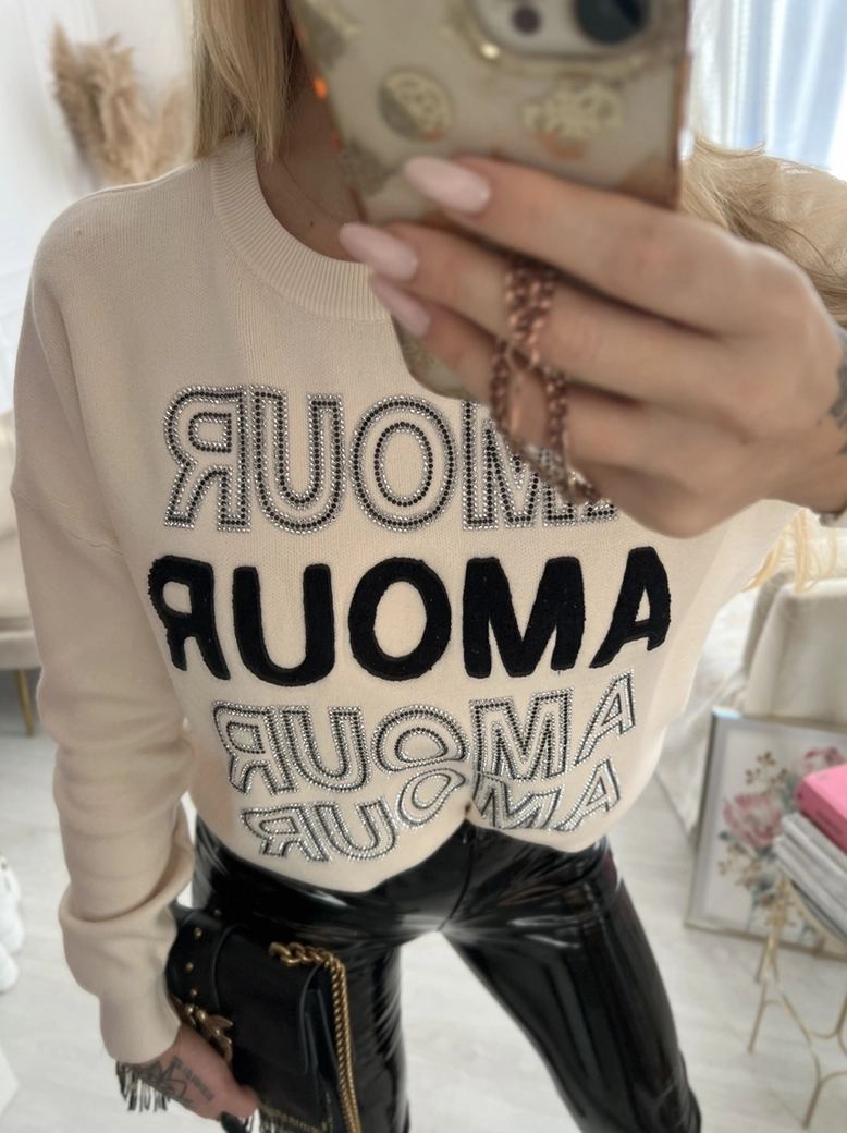 Sweter oversize beżowy z napisami Amour E240