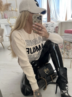 Sweter oversize beżowy z napisami Amour E240