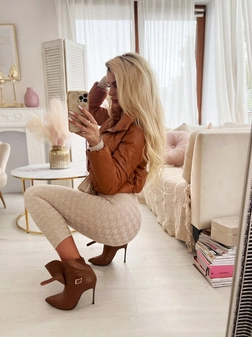 Botki na szpilce karmelowe z klamerką i szeroką cholewką I475