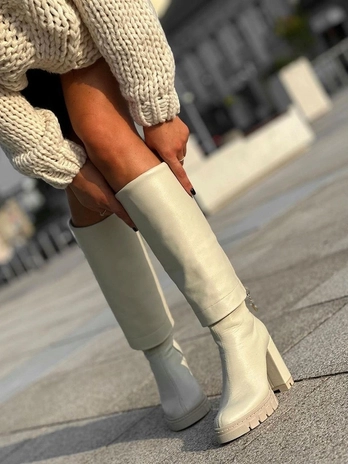 Kozaki z odwiniętą cholewką kremowe I589