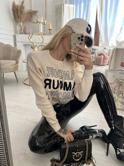 Sweter oversize beżowy z napisami Amour E240
