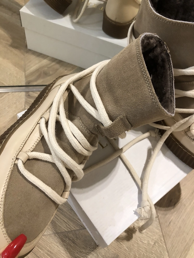 Śniegowce beżowe z wiązaniem I404