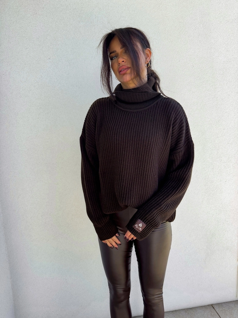 Sweter golf LAVER - czekoladowy DOSTĘPNY OD 18.10.2024r. E17993