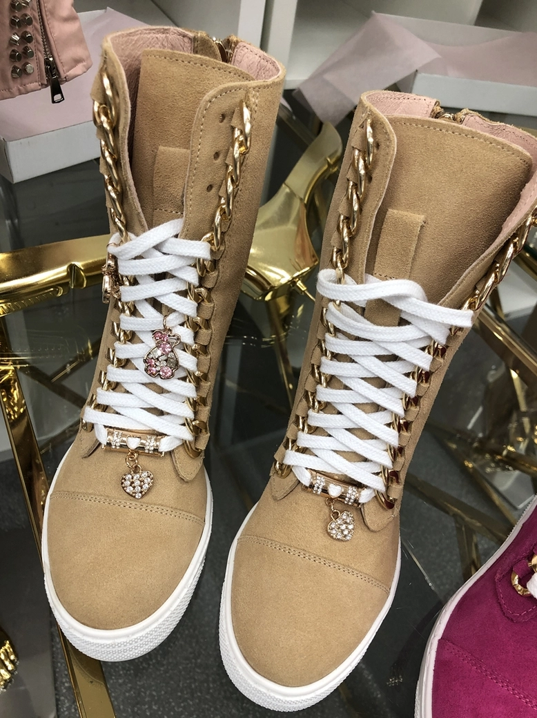 Sneakersy beżowe skórzane ze złotym łańcuszkiem I548