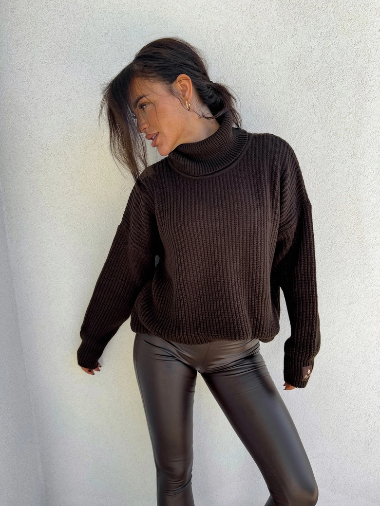 Sweter golf LAVER - czekoladowy DOSTĘPNY OD 18.10.2024r. E17993