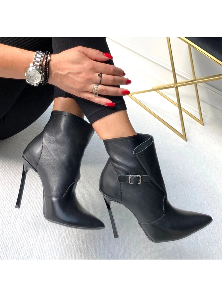 Botki na szpilce czarne z klamerką i szeroką cholewką I476