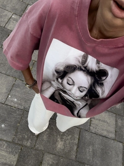 Dekatyzowany t-shirt ROLLER - brudny róż