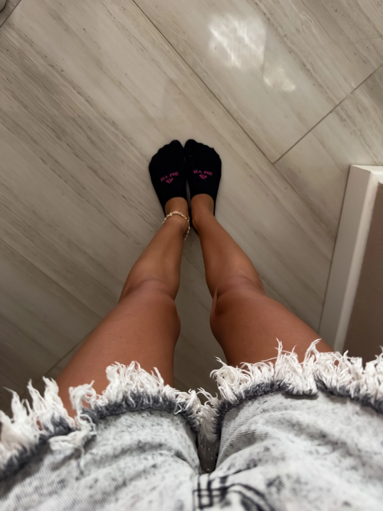 Mikrostopki By Me – czarne z różowym logo