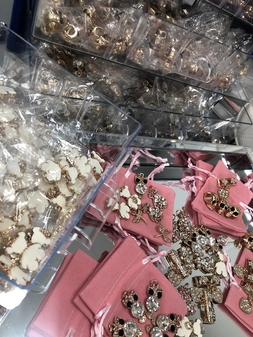 Charms zawieszka ozdoba do butów biały miś X004