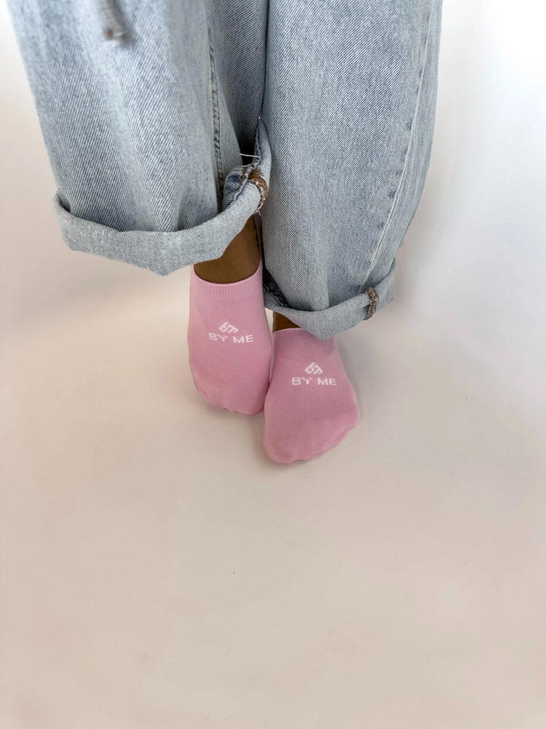 Mikrostopki By Me – różowe z białym logo DOSTĘPNE OD 30.06.2025r.