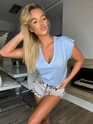 niebieski