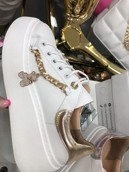 Sneakersy skórzane białe ze złotym łańcuszkiem Bear I555