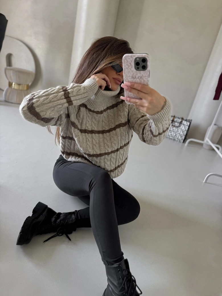 Sweter golf INKO pasy - beżowo-czekoladowe