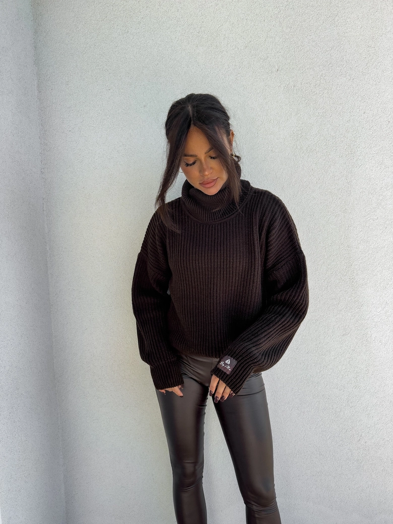 Sweter golf LAVER - czekoladowy DOSTĘPNY OD 18.10.2024r. E17993