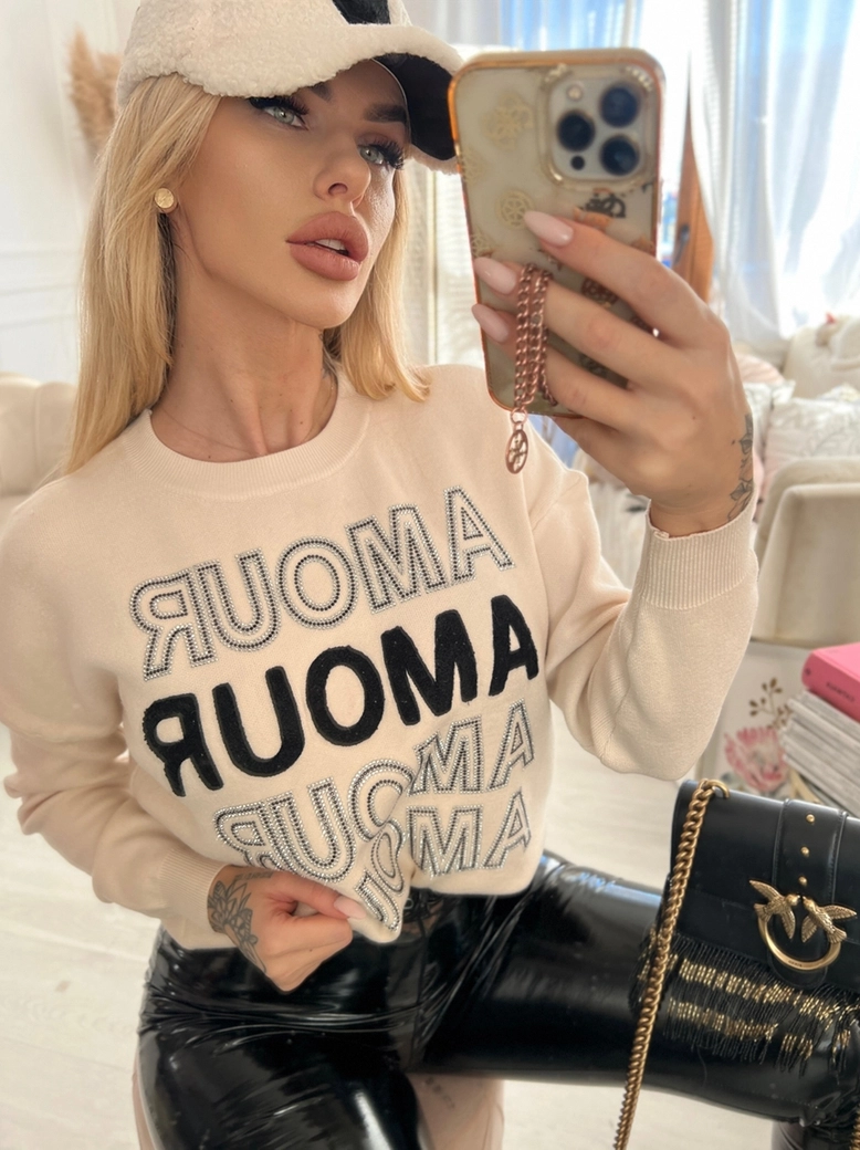 Sweter oversize beżowy z napisami Amour E240