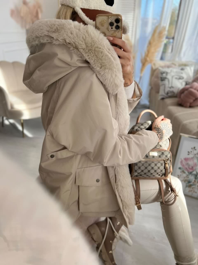 Kurtka parka oversize beżowa z kapturem z futerkiem W344