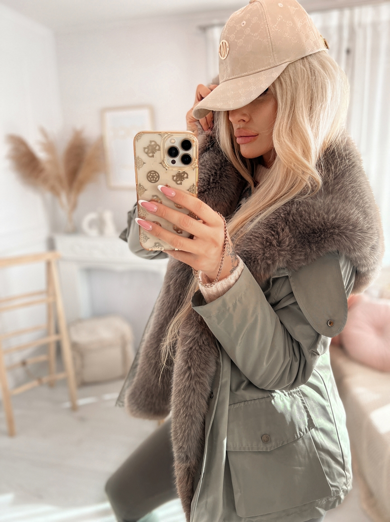 Kurtka parka oversize khaki z kołnierzem z futerkiem W330